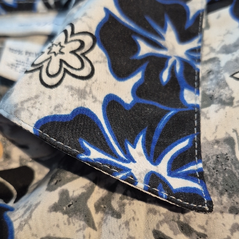 Men's Floral Button-Down Shirt in Black and Blue - Picture 10 of 11